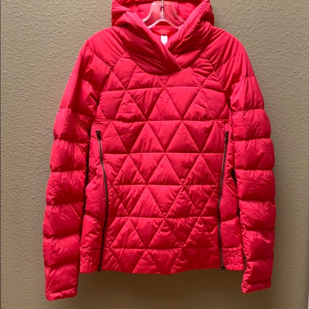 Lululemon puffy pullover w/zippers, size 6